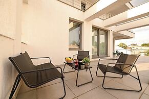 Urban Elegance Stylish Central Stay