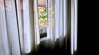 Urban Elegance Stylish Central Stay