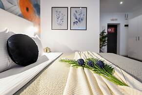 Urban Elegance Stylish Central Stay