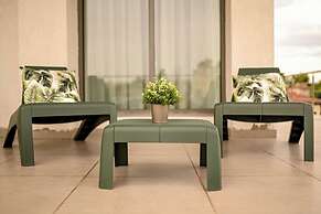 Urban Elegance Stylish Central Stay