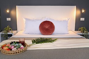 Urban Elegance Stylish Central Stay