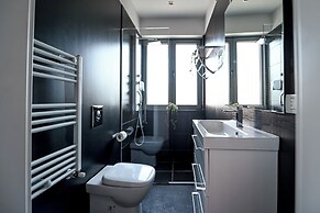 Urban Elegance Stylish Central Stay