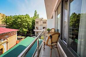 Urban Elegance Stylish Central Stay