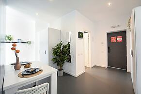 Urban Elegance Stylish Central Stay