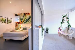 Urban Elegance Stylish Central Stay