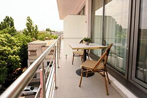 Urban Elegance Stylish Central Stay