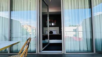 Urban Elegance Stylish Central Stay