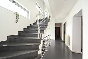 Urban Elegance Stylish Central Stay