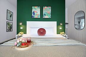 Urban Elegance Stylish Central Stay