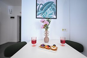 Urban Elegance Stylish Central Stay