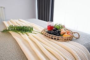 Urban Elegance Stylish Central Stay