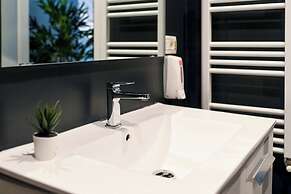 Urban Elegance Stylish Central Stay