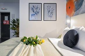 Urban Elegance Stylish Central Stay