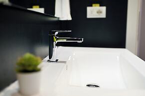 Urban Elegance Stylish Central Stay