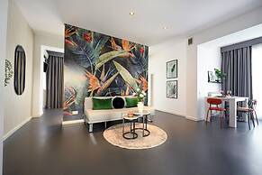 Urban Elegance Stylish Central Stay