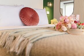 Urban Elegance Stylish Central Stay