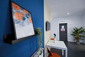 Urban Elegance Stylish Central Stay