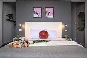 Urban Elegance Stylish Central Stay