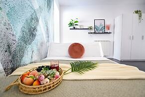 Urban Elegance Stylish Central Stay