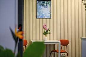 Urban Elegance Stylish Central Stay
