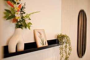 Urban Elegance Stylish Central Stay