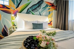 Urban Elegance Stylish Central Stay