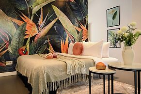 Urban Elegance Stylish Central Stay