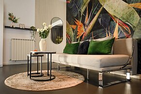 Urban Elegance Stylish Central Stay