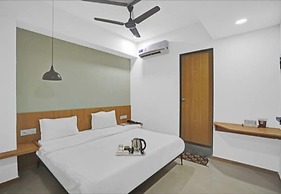 Hotel Saarthi Inn Surat