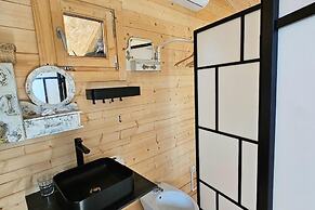 Cabin Sleeps 2 With Enclosed Garden