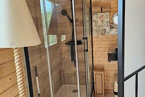 Cabin Sleeps 2 With Enclosed Garden