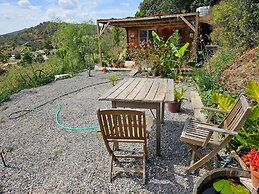 Cabin Sleeps 2 With Enclosed Garden