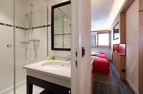Modern Twin Room With Ski Facilities