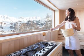 Modern Twin Room With Ski Facilities