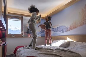Modern Twin Room With Ski Facilities