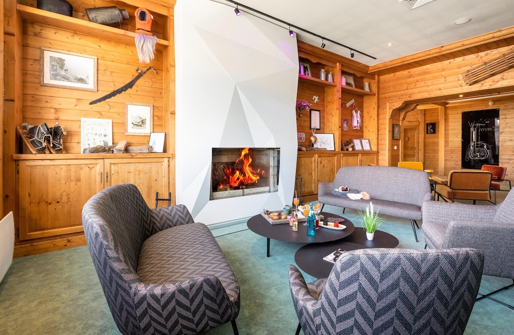 Modern Twin Room With Ski Facilities