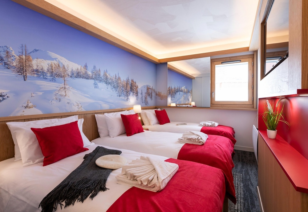 Modern Twin Room With Ski Facilities
