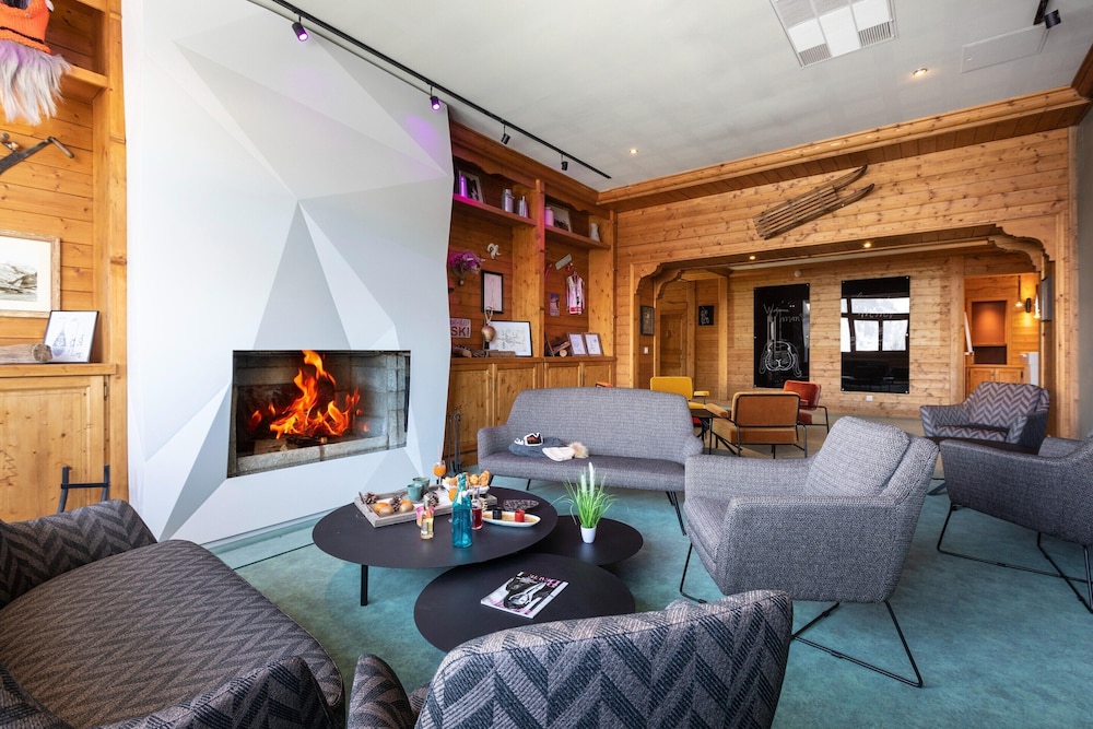 Modern Twin Room With Ski Facilities