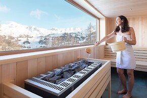 Modern Twin Room With Ski Facilities