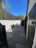 High Street House Sleeps 4 With Parking