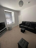 High Street House Sleeps 4 With Parking