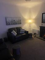 High Street House Sleeps 4 With Parking