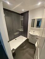 High Street House Sleeps 4 With Parking
