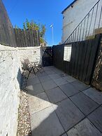 High Street House Sleeps 4 With Parking