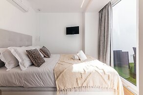 White Angels by Portas do Sol Apartments