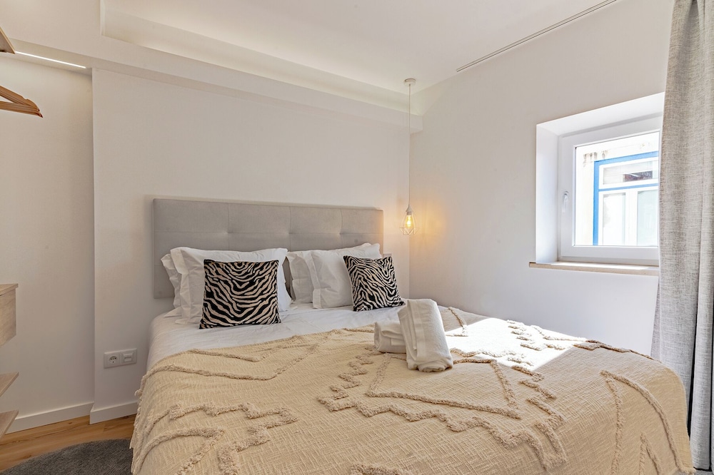 White Angels by Portas do Sol Apartments
