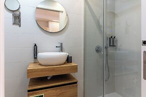 White Angels by Portas do Sol Apartments