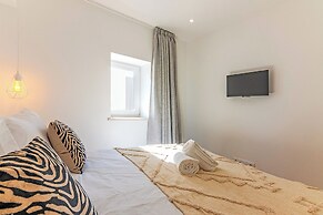 White Angels by Portas do Sol Apartments