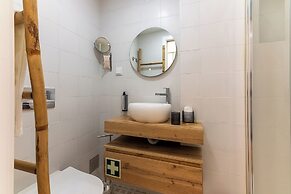 White Angels by Portas do Sol Apartments