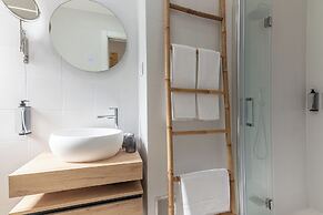 White Angels by Portas do Sol Apartments